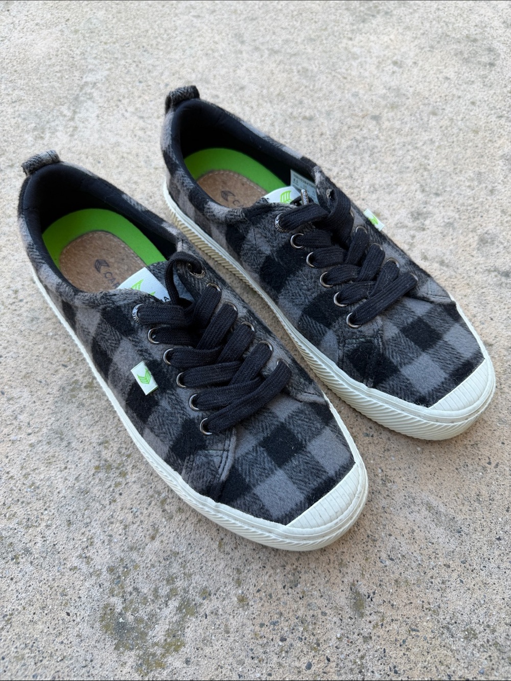 Cariuma OCA Sustainable Low Black Grey Buffalo Plaid Organic Sneakers Size 10